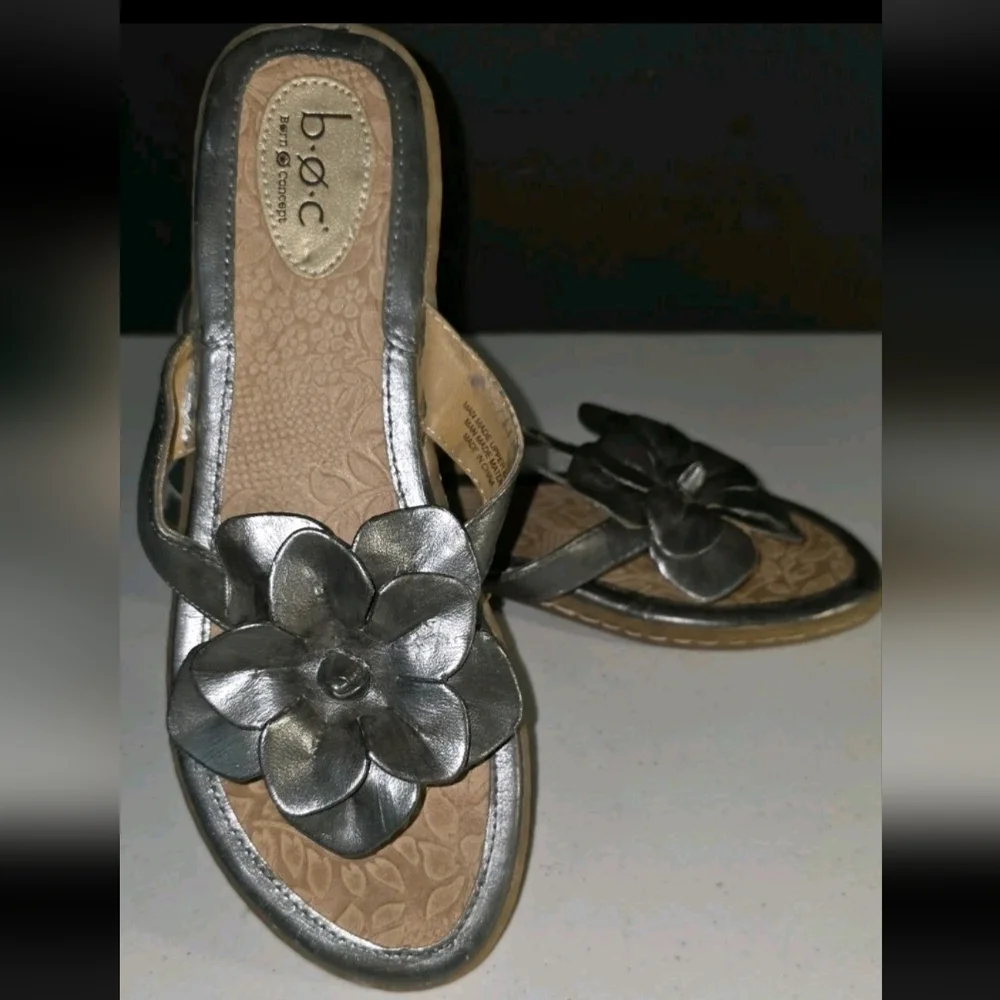 b.o.c. Silver Leather Flower Thong Sandals